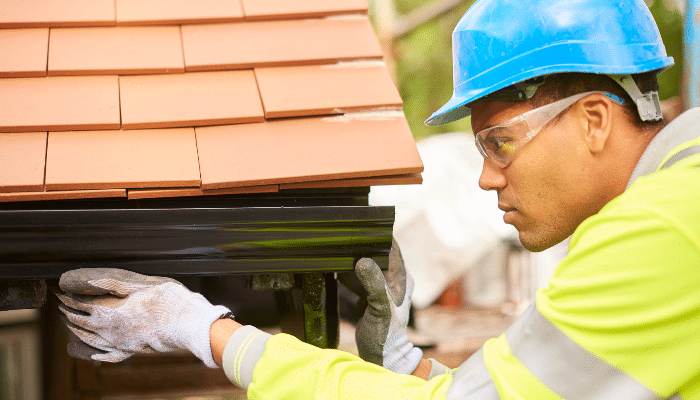 When to Hire a Professional for Gutter Maintenance